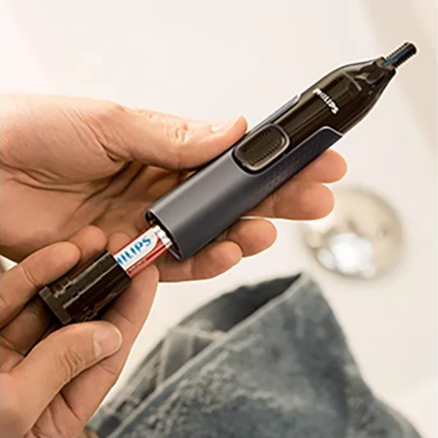 Philips NT3650/16 Series 3000 Waterproof Nose and Ear Trimmer