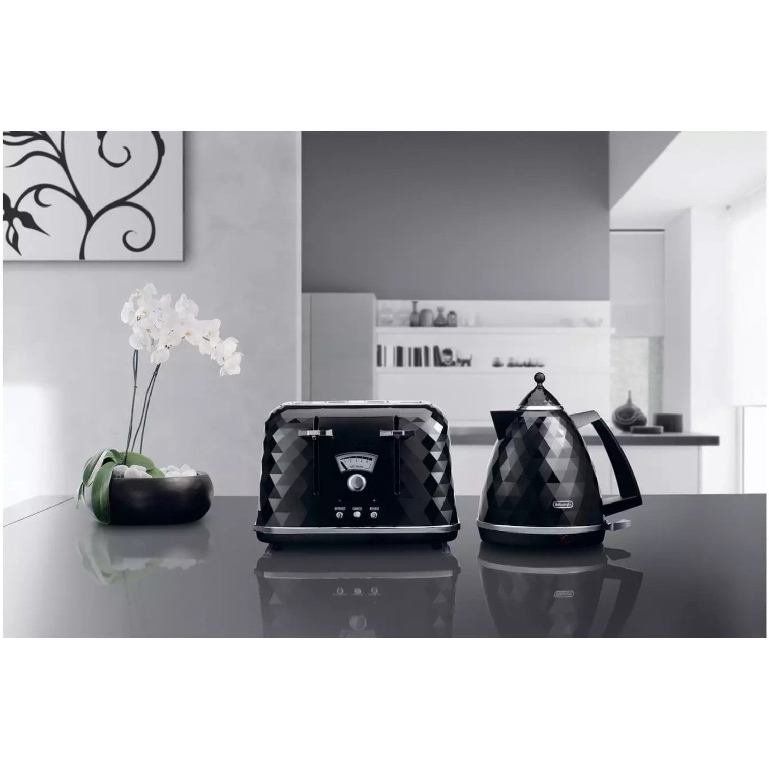 De'Longhi Brillante Kettle - KBJ3001B