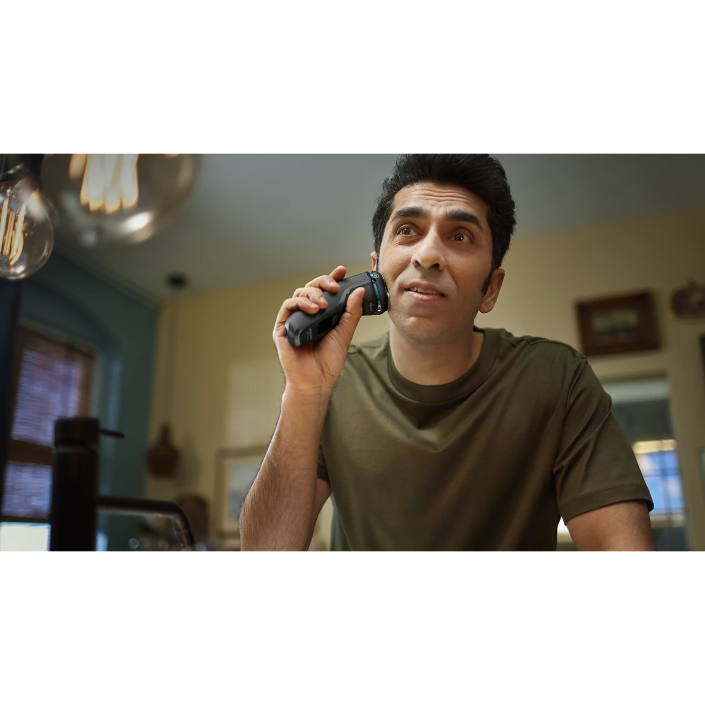 Phillips Series 3000 Wet & Dry Shaver Pivot Head & Pop up Trimmer - S3244/12